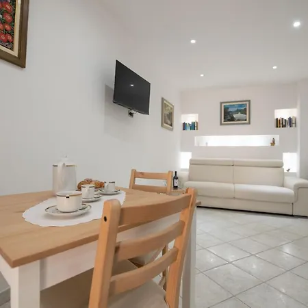 Apartment Casa Elia: Locazione Breve Noto