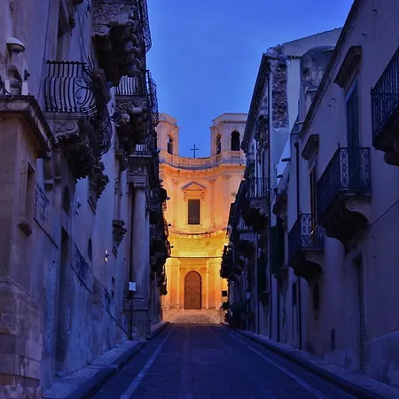 Casa Elia: Locazione Breve * Noto